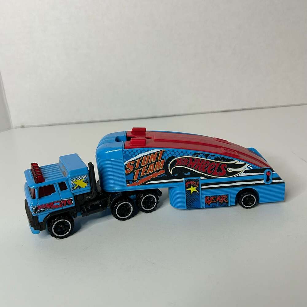 Hot Wheels Super Rigs Stuntin' Blue Semi-Truck with Detachable Trailer and Ramp